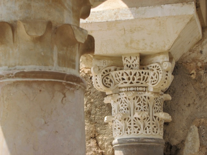 Capitel trepano del palacio de Medina Azahara, Córdoba.